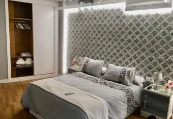 VIP ROOMS Toledo - PARKING GRATIS - 2 HABITACIONES has Balcony rooms