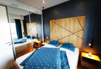 Apartment Downtown has Balcony rooms