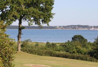 V  relse med udsigt over Limfjorden - rolige omgivelser og adgang til flot have has Balcony rooms