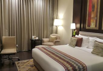 Radisson Noida has rooms with a private hot tub