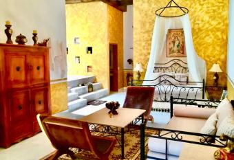 Hotel Hacienda San Isidro has rooms with a private hot tub