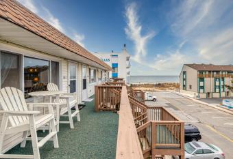 Sea Lofts has Balcony rooms