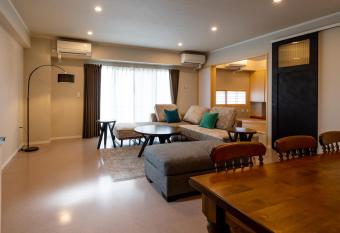 PORTO7-5 allows 18 year olds to book a room