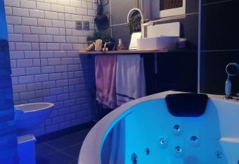 Le spa des canut allows 18 year olds to book a room