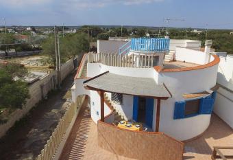 Villa Azzurra fronte mare a Specchiarica has Balcony rooms