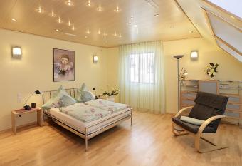 Management - Business Suiten has Balcony rooms