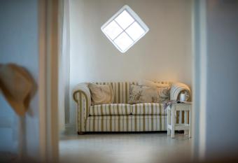 African Relish - Doringbos Cottage allows 18 year olds to book a room