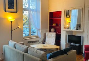 Appartement T2 sur la place du march   de Wazemmes has Balcony rooms