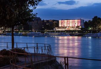 AMERON Bonn Hotel K  nigshof allows 18 year olds to book a room