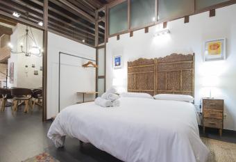 La posada del libro allows 18 year olds to book a room