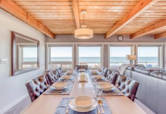 Pacific Drift has Balcony rooms