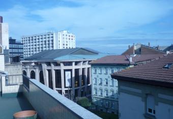   TICO AUDITORIO disfrute sus 40 metros de terraza orientada al sur allows 18 year olds to book a room