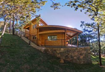 Caba  a de Madera HSB 2 has Balcony rooms