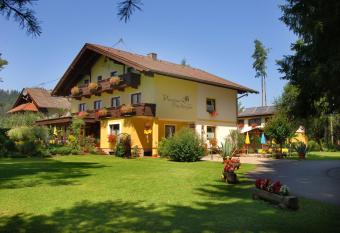 Pension Fischinger has Balcony rooms