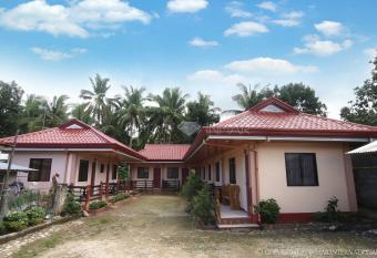 Ana Jean Lodging House has Balcony rooms