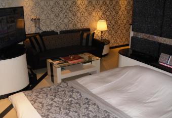 La Festa Kunitachi (Adult Only) has rooms with a private hot tub