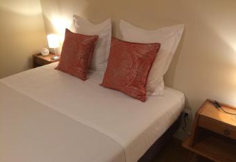 Appartement Les All  es allows 18 year olds to book a room