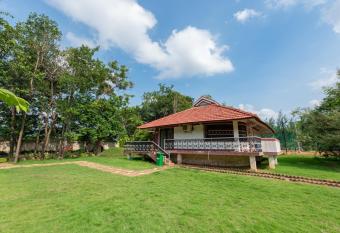 Sugam Resort & Convention Centre has Balcony rooms
