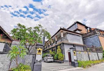 Hotel Diana allows 18 year olds to book a room