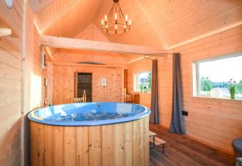 O  rodek Wypoczynkowy Bernadetta has Balcony rooms