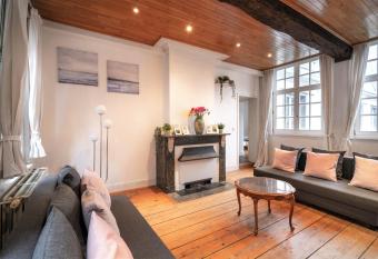 The Capital Street Lodge has Balcony rooms