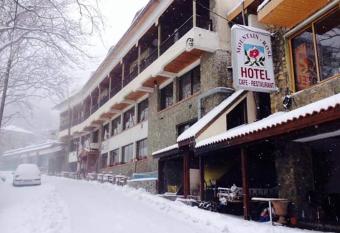 Mountain Rose Garden Hotel & Restaurant has Balcony rooms