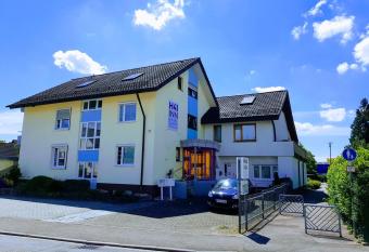 H41 Inn Hotel Garni Freiburg allows 18 year olds to book a room