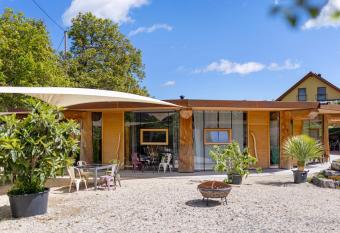 Albchalet has Balcony rooms