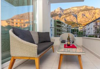 CENTER NEW APARTMENT KRIVIC has Balcony rooms