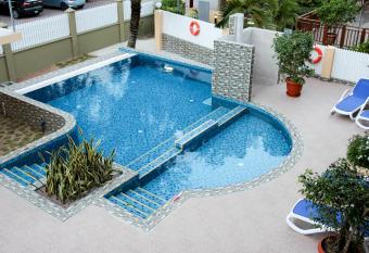 Pirogue Lodge has Balcony rooms