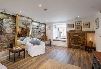 The Old Chandlery allows 18 year olds to book a room