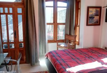 No 1 House By Valence has Balcony rooms