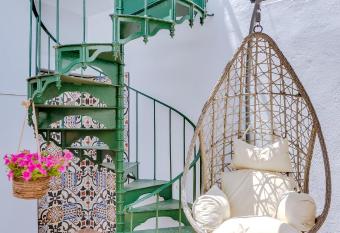 Groundfloor allows 18 year olds to book a room