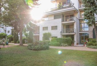 The Bluedeck Wellness Apartment has Balcony rooms
