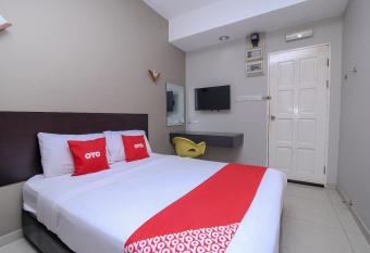OYO 89959 Nice Stay Three Six Five Services allows 18 year olds to book a room