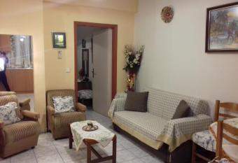 George s & Amalia s appartments allows 18 year olds to book a room