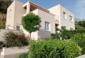 Apartment Dandelion has Balcony rooms