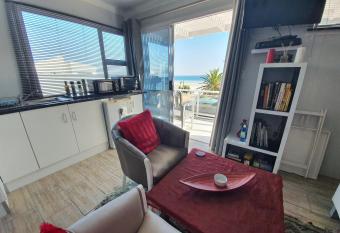 Atlantic Studio - Compact unit with Sea Views has Balcony rooms