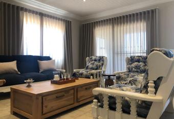 Ruebys Apartment 202 has Balcony rooms