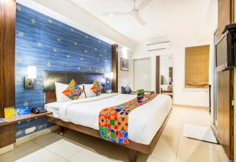 FabExpress Kalyan allows 18 year olds to book a room