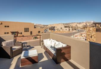 Clifftop has Balcony rooms