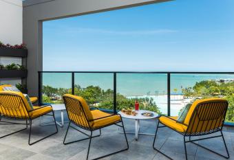 Oaks Cairns Hotel allows 18 year olds to book a room