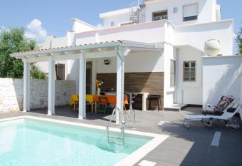 Villa Maria con piscina a Torre Colimena has Balcony rooms