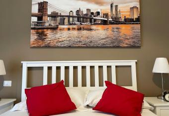 alfredo room central station has Balcony rooms