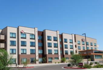 Best Western Plus Executive Residency Phoenix North Happy Valley has rooms with a private hot tub