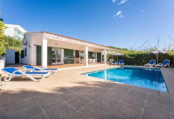 Villa Adriana has Balcony rooms