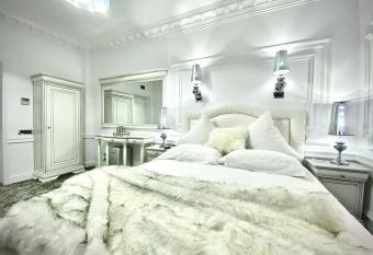 President Luxury allows 18 year olds to book a room