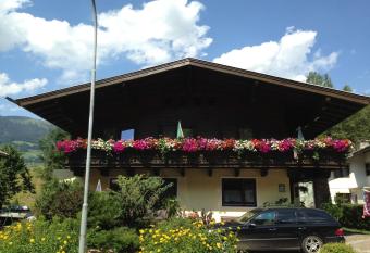 Haus Tenk has Balcony rooms