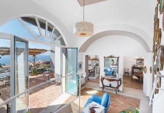 7 bedrooms house with sea view enclosed garden and wifi at Massa Lubrense 2 km away from the beach has Balcony rooms