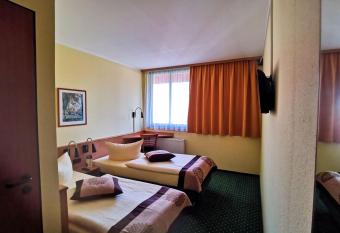 Acron-Hotel Quedlinburg allows 18 year olds to book a room